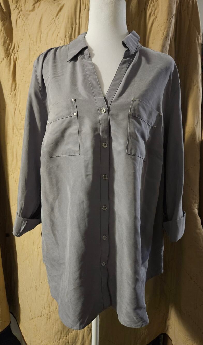 Dressbarn Women’s 1X Gray Button Front Blouse Studded Pockets NWT